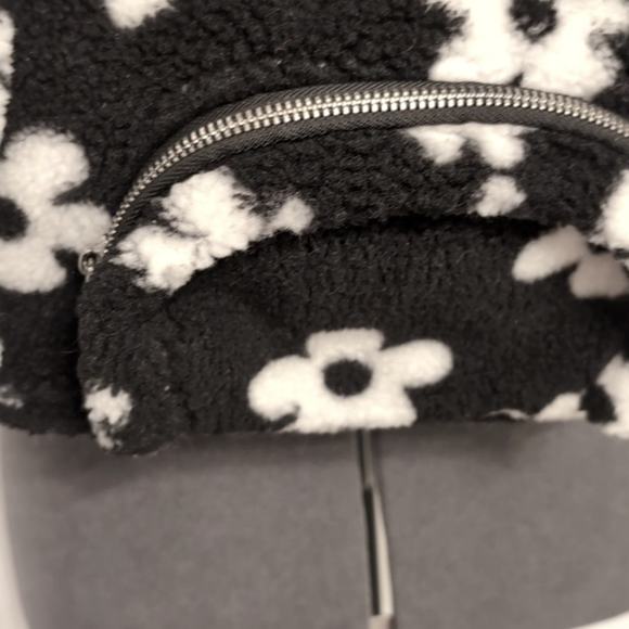 NWT MSRP$70 Skinnydip London Women's Scarlett Flower Borg Small Backpack Black - Picture 5 of 6